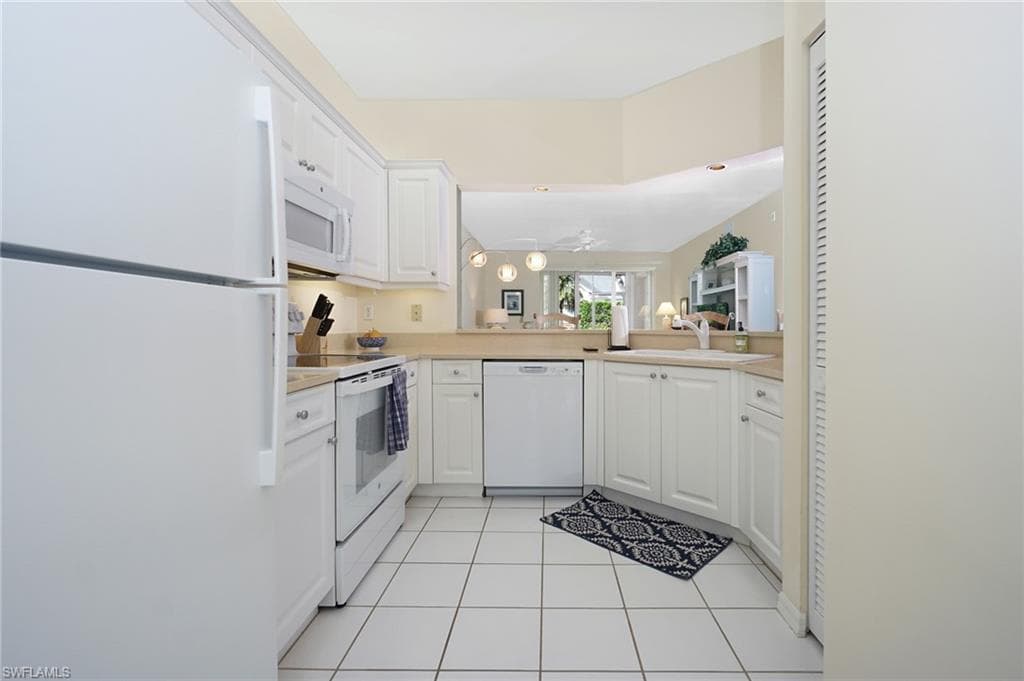 853 Tanbark Dr 105, Naples, FL 34108-13