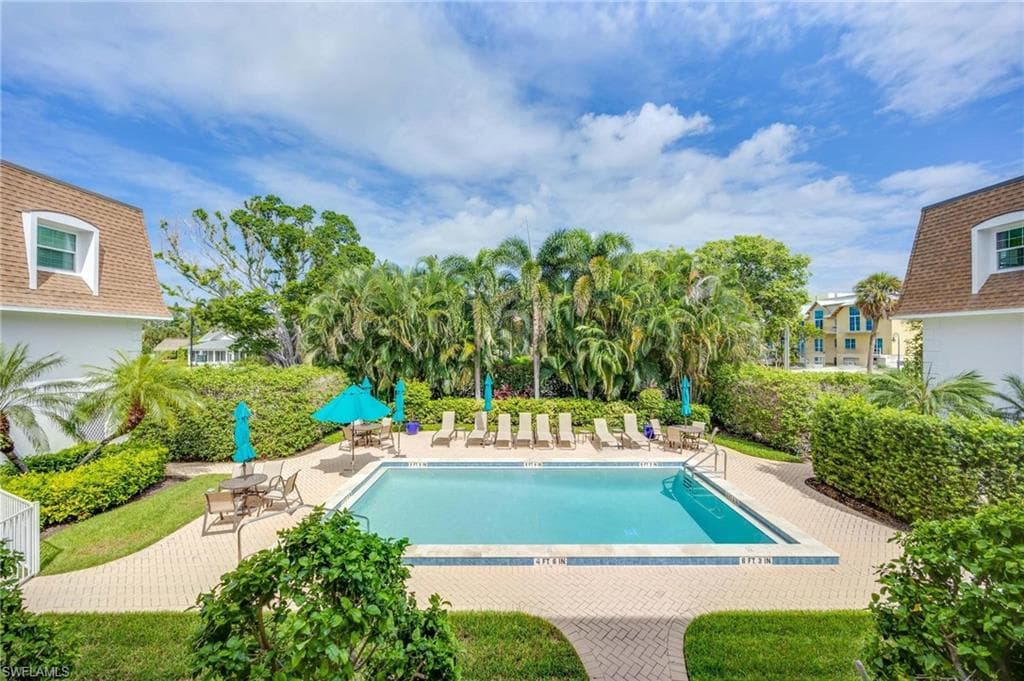 1222 Gordon Dr 15, Naples, FL 34102-19