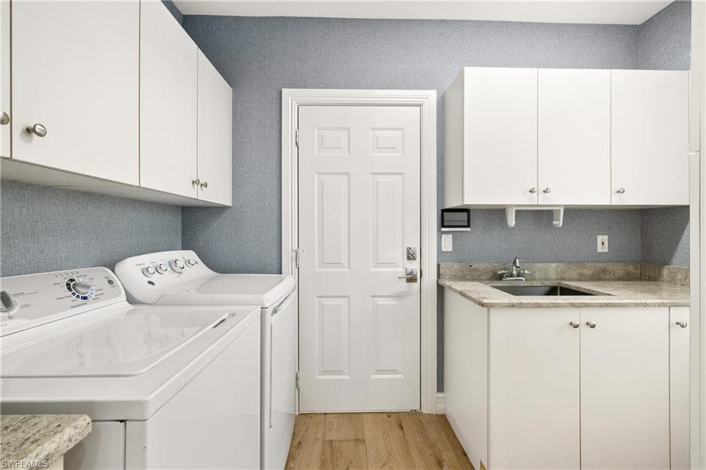 6064 Fairway Ct, Naples, FL 34110-36