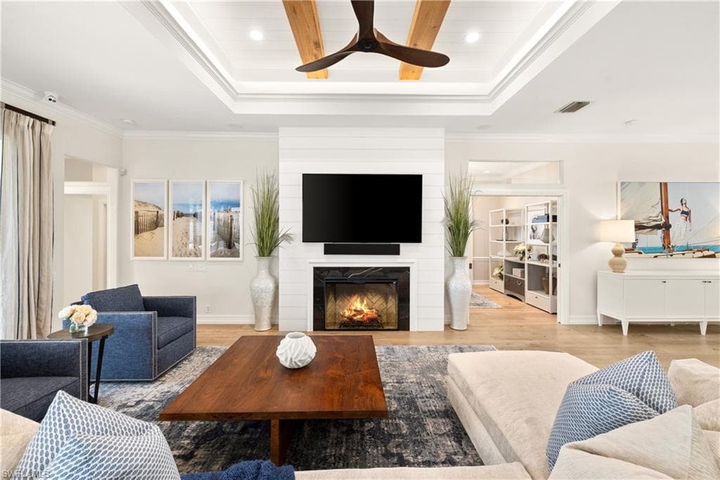 6064 Fairway Ct, Naples, FL 34110-5