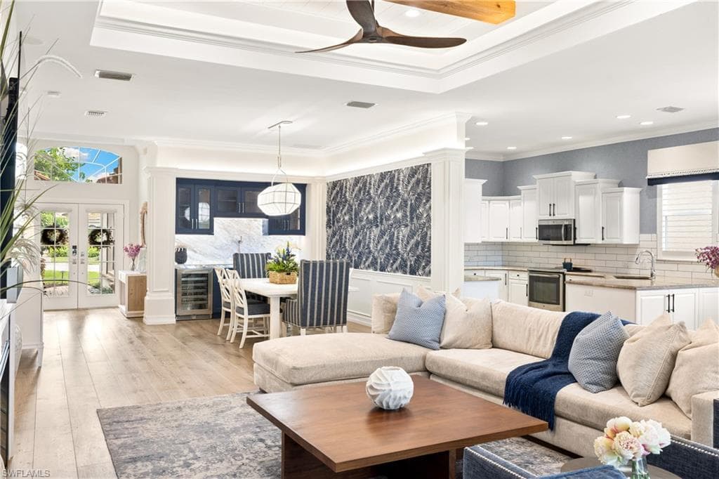 6064 Fairway Ct, Naples, FL 34110-7