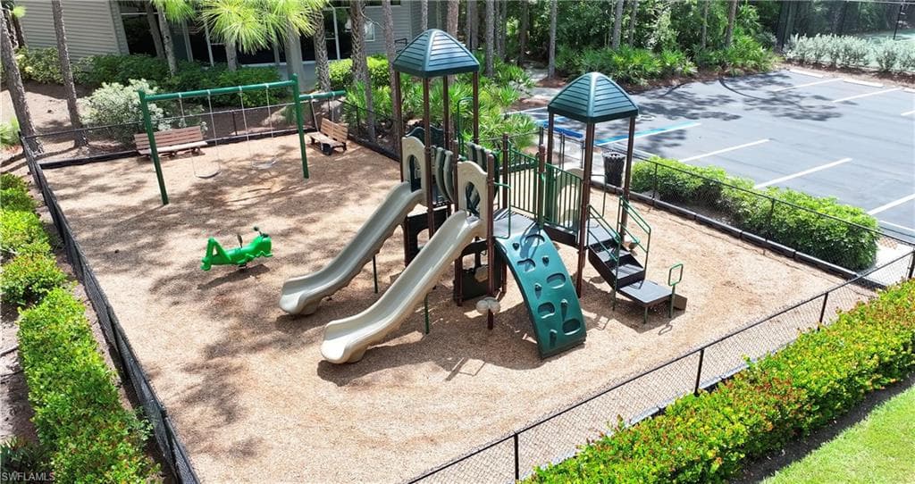 2136 Harlans Run, Naples, FL 34105-41