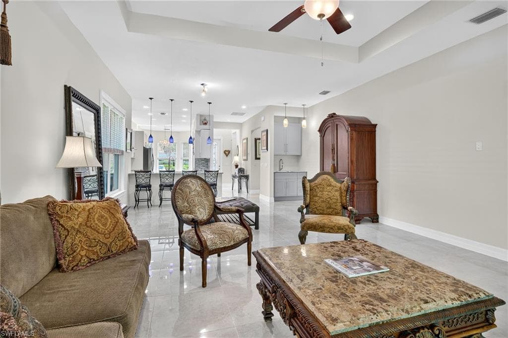 2769 Linda Dr, Naples, FL 34112-8