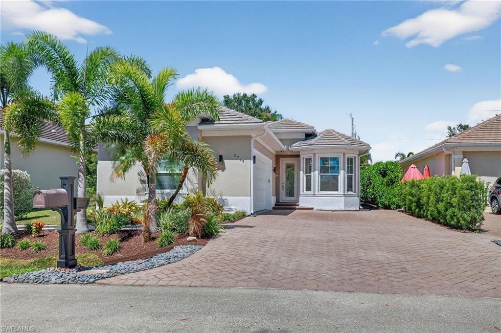 2769 Linda Dr, Naples, FL 34112-38
