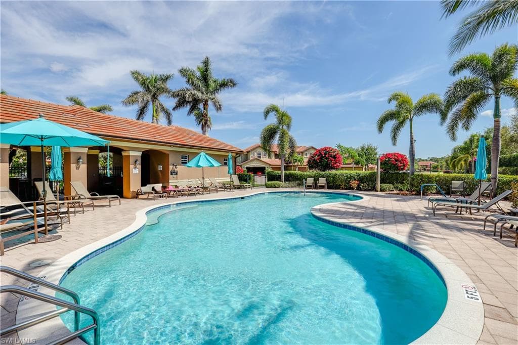 6630 Alden Woods Cir 201, Naples, FL 34113-28