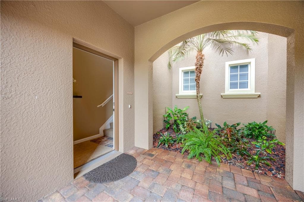 6630 Alden Woods Cir 201, Naples, FL 34113-4