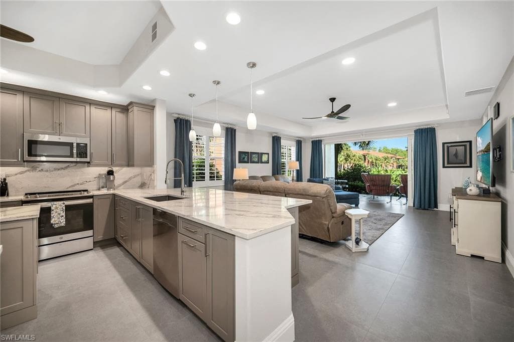 6433 Legacy Cir 1301, Naples, FL 34113-11