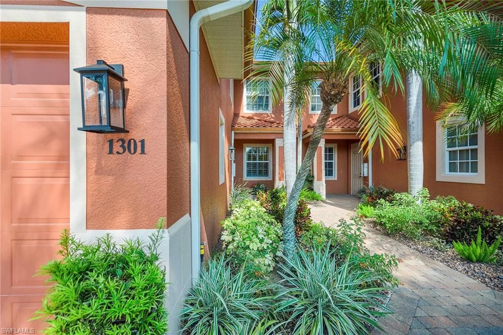 6433 Legacy Cir 1301, Naples, FL 34113-33