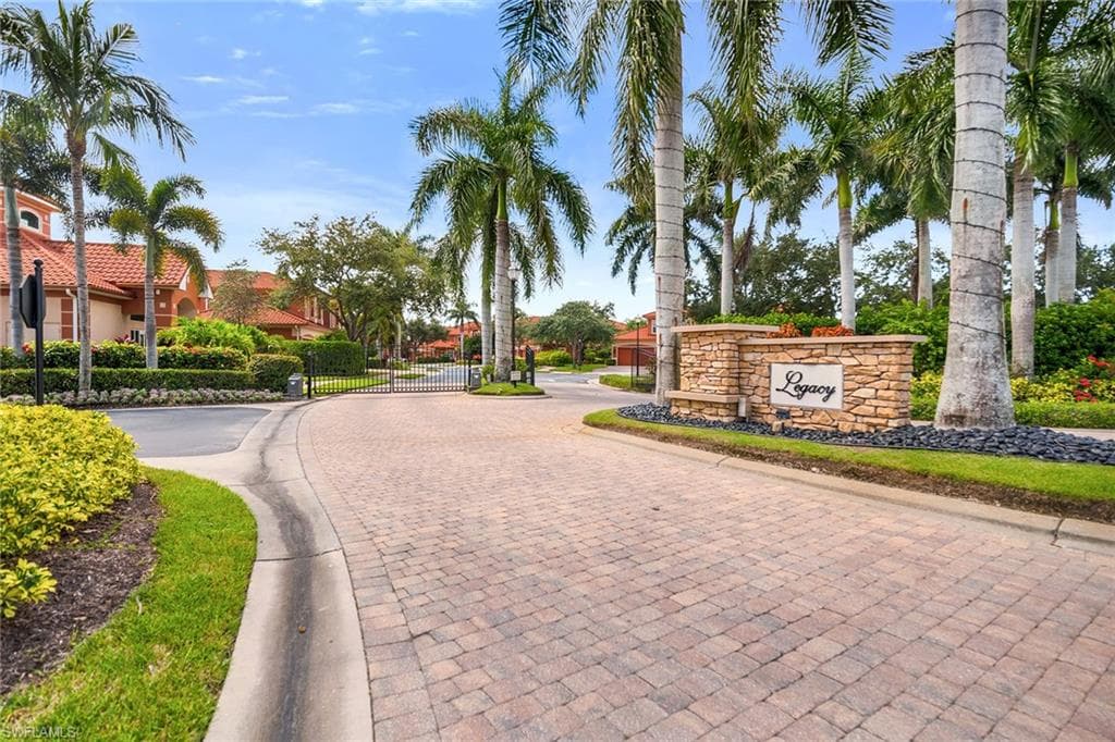 6433 Legacy Cir 1301, Naples, FL 34113-42