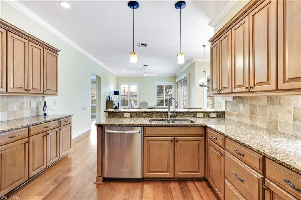 2032 Castle Garden Ln, Naples, FL 34110-8