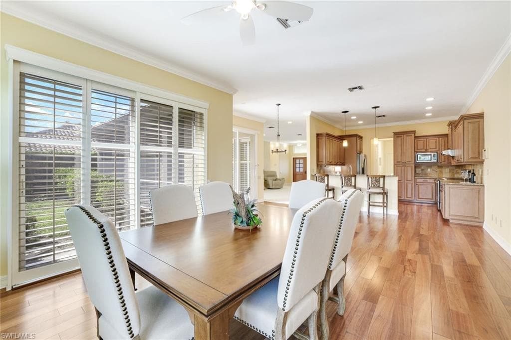2032 Castle Garden Ln, Naples, FL 34110-11