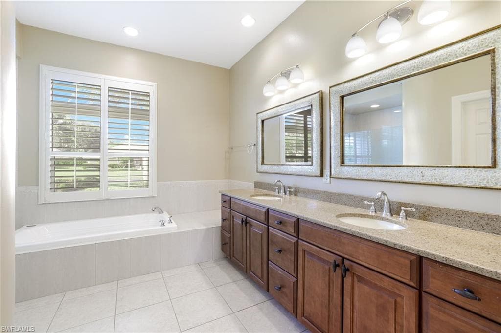 2032 Castle Garden Ln, Naples, FL 34110-14