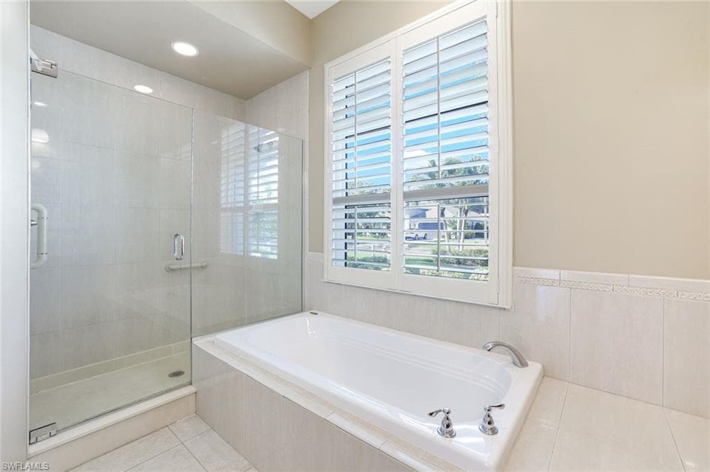 2032 Castle Garden Ln, Naples, FL 34110-16