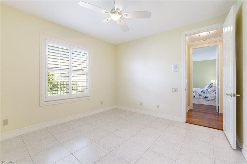 2032 Castle Garden Ln, Naples, FL 34110-17