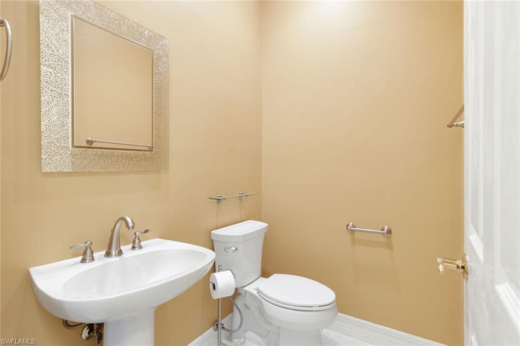 2032 Castle Garden Ln, Naples, FL 34110-18