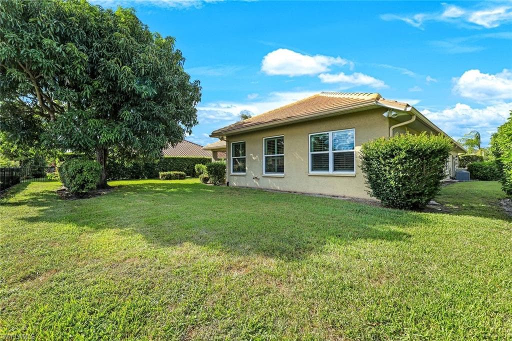 2032 Castle Garden Ln, Naples, FL 34110-26