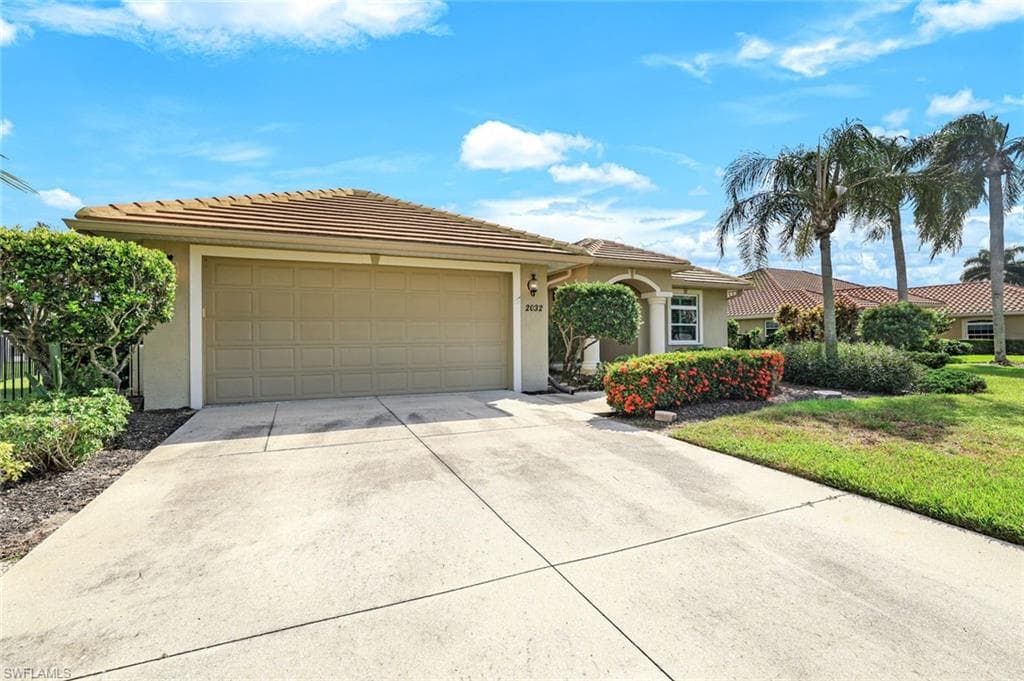 2032 Castle Garden Ln, Naples, FL 34110-28