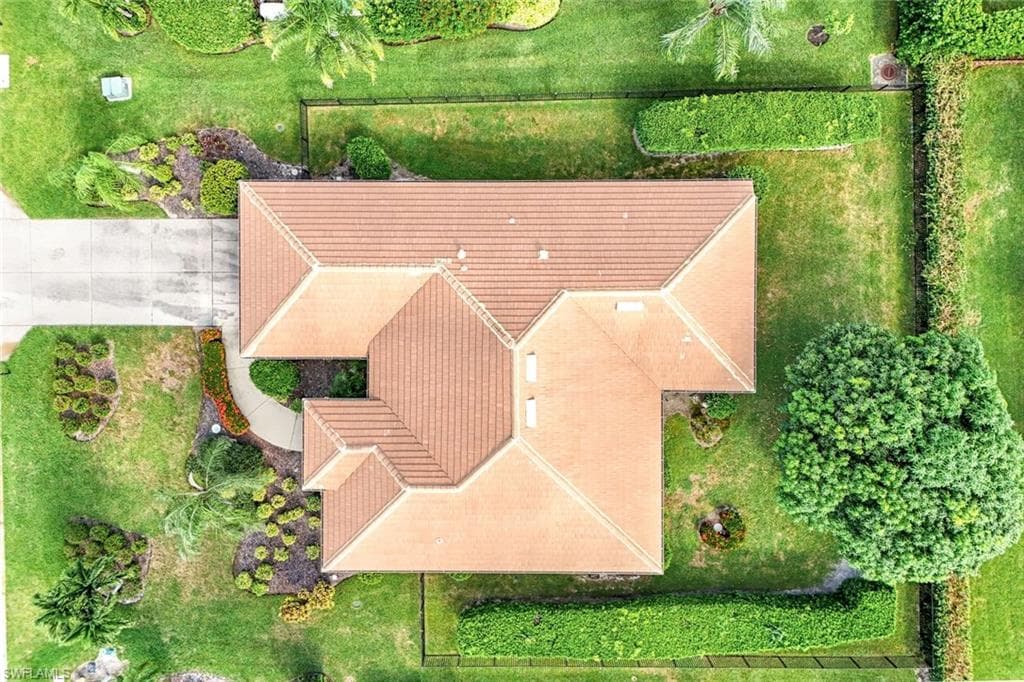 2032 Castle Garden Ln, Naples, FL 34110-30