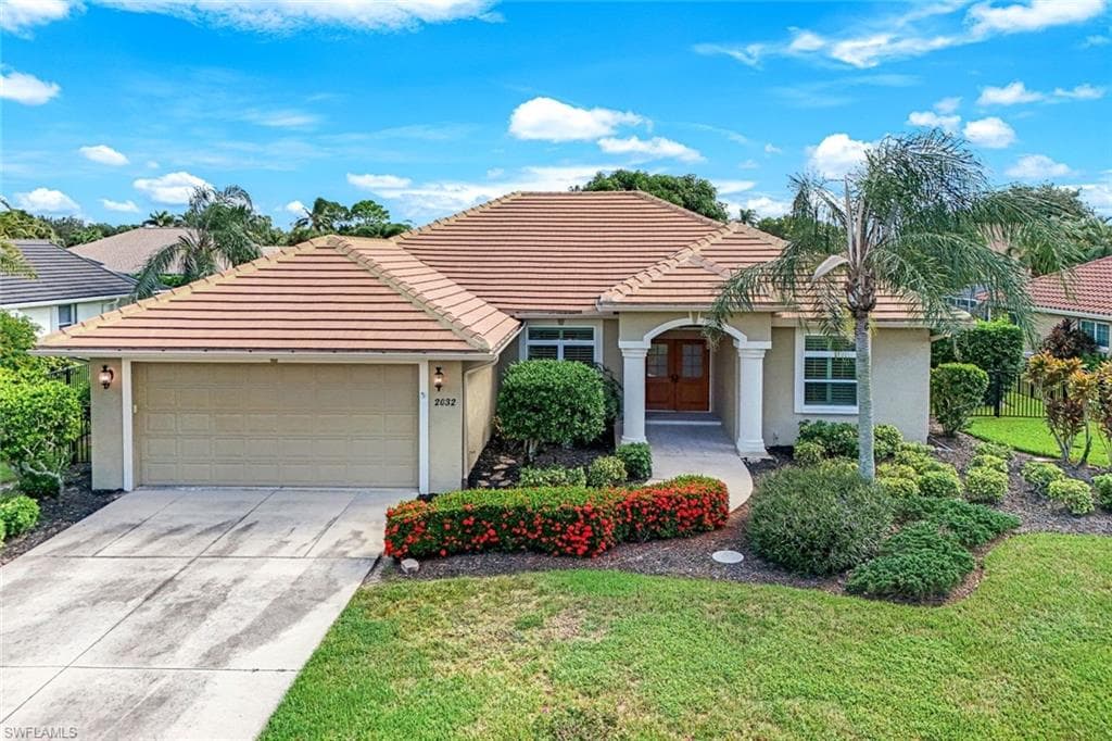 2032 Castle Garden Ln, Naples, FL 34110-32