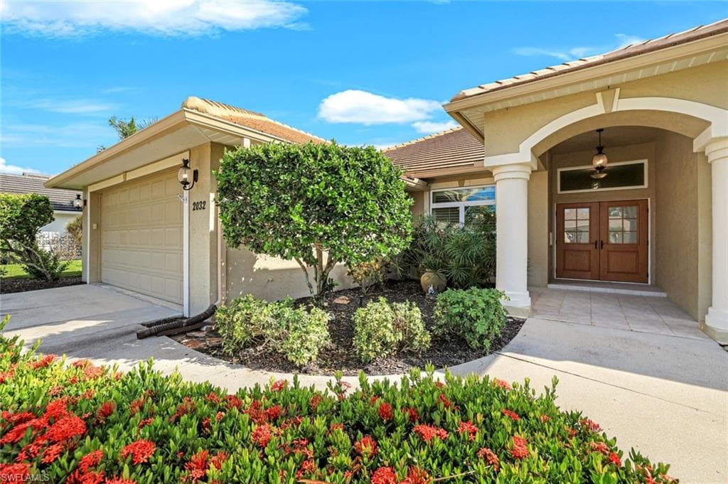 2032 Castle Garden Ln, Naples, FL 34110-33