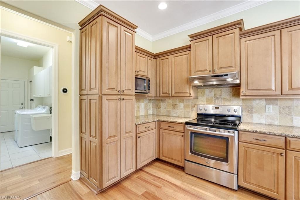 2032 Castle Garden Ln, Naples, FL 34110-2