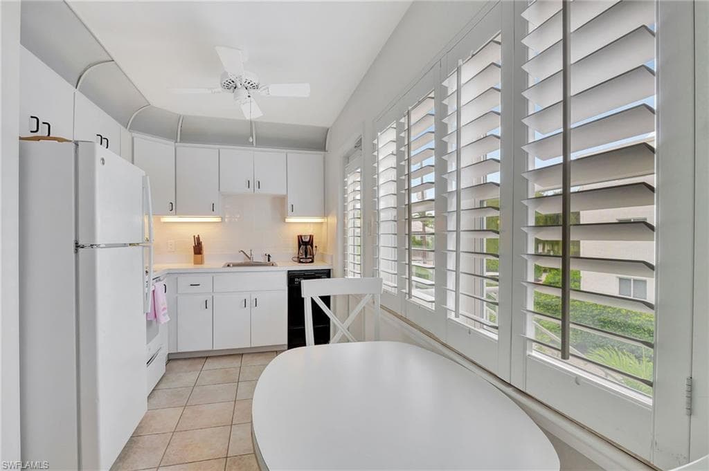 285 8th Ave S 285, Naples, FL 34102-9