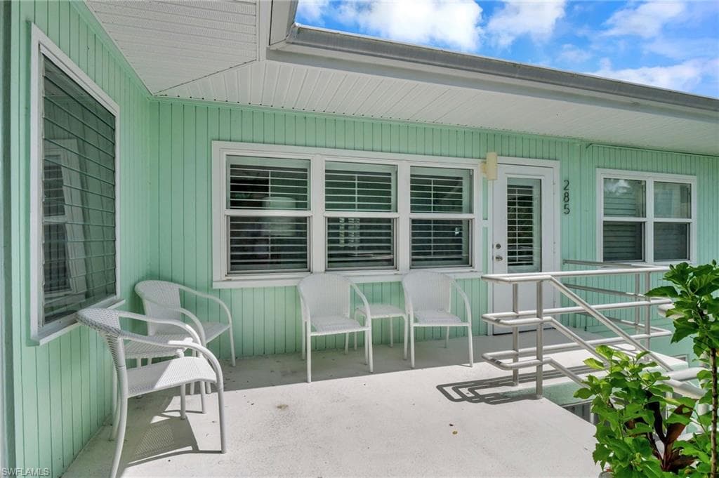 285 8th Ave S 285, Naples, FL 34102-12