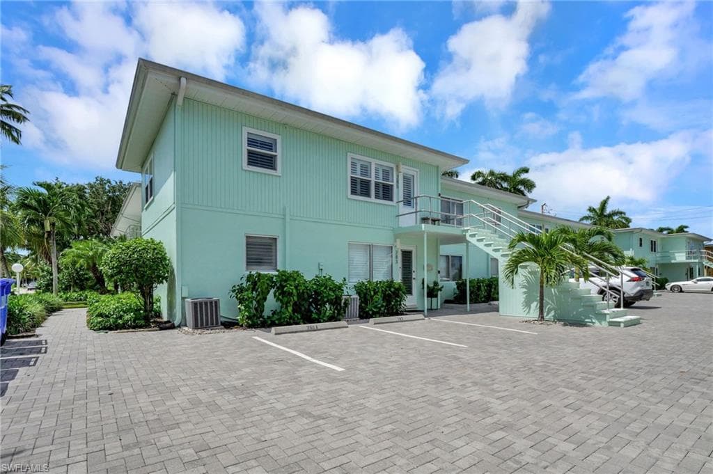 285 8th Ave S 285, Naples, FL 34102-14