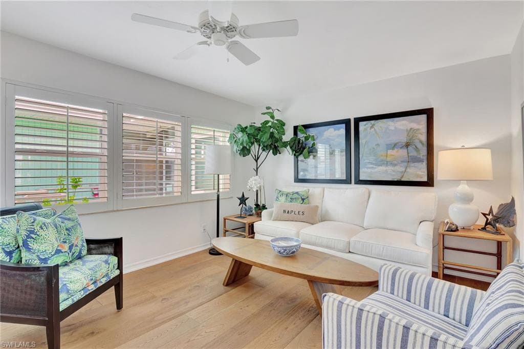 285 8th Ave S 285, Naples, FL 34102-1
