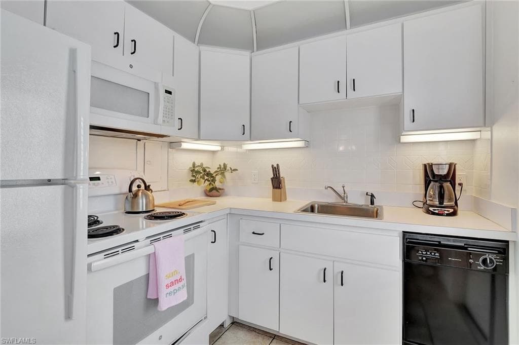 285 8th Ave S 285, Naples, FL 34102-2