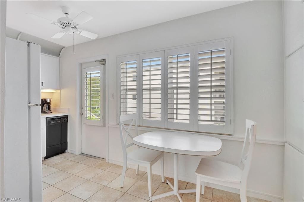 285 8th Ave S 285, Naples, FL 34102-3