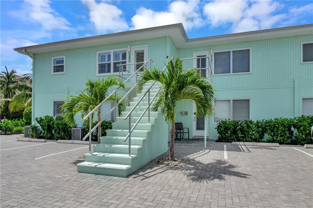 285 8th Ave S 285, Naples, FL 34102-5
