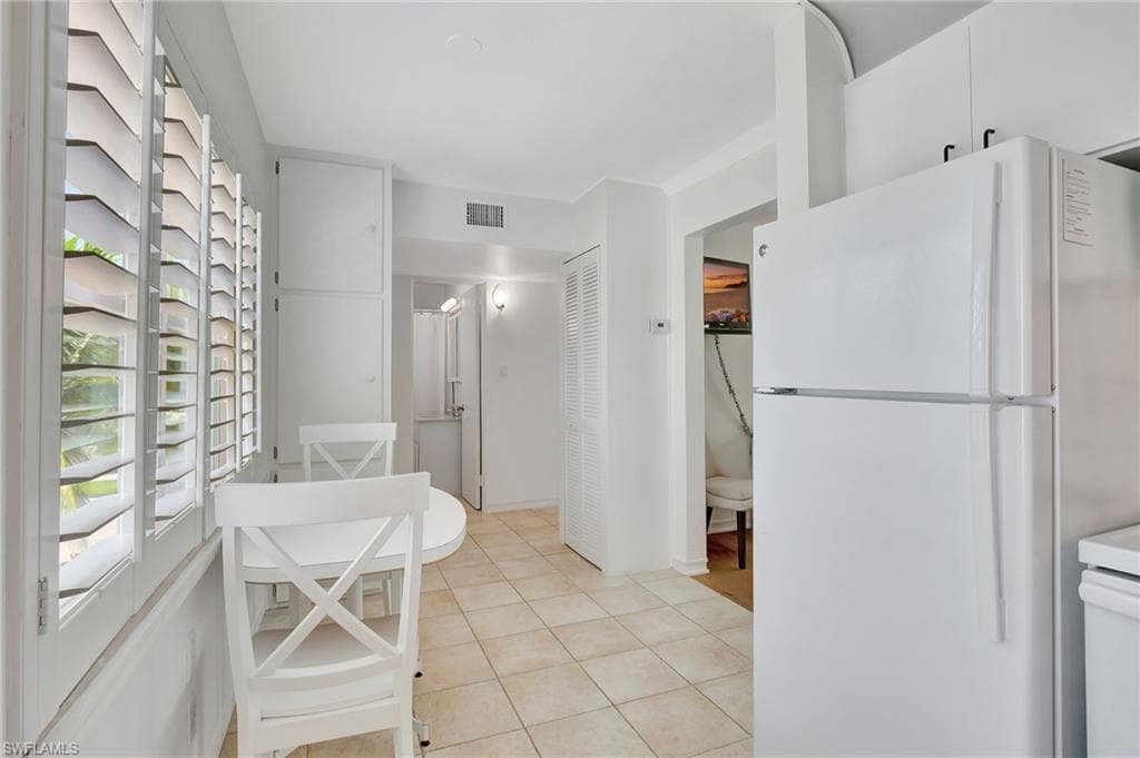 285 8th Ave S 285, Naples, FL 34102-7