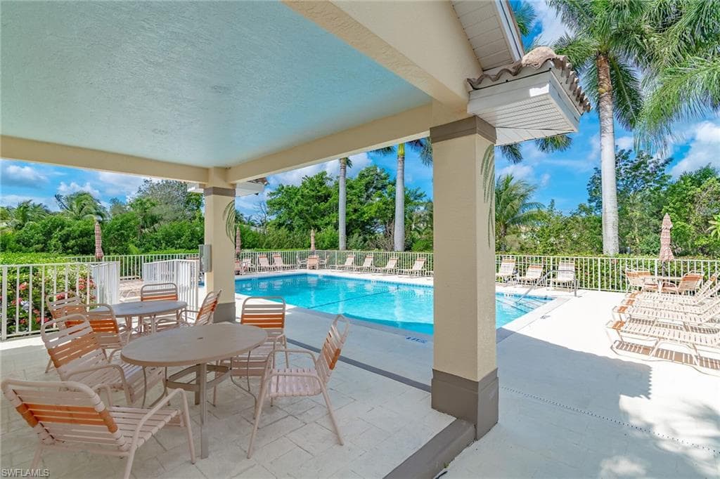 1000 Mainsail Dr S 112, Naples, FL 34114-25