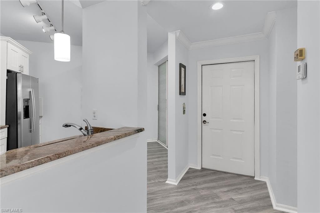 1000 Mainsail Dr S 112, Naples, FL 34114-3