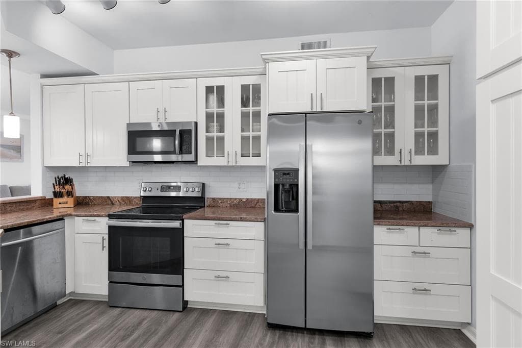 1000 Mainsail Dr S 112, Naples, FL 34114-5