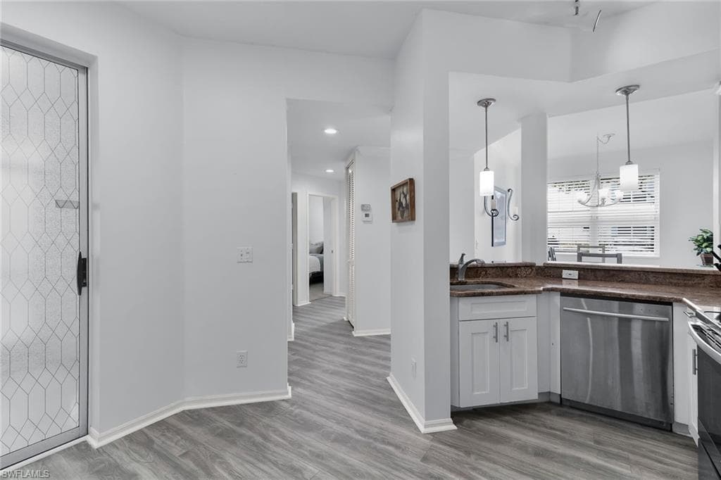 1000 Mainsail Dr S 112, Naples, FL 34114-7