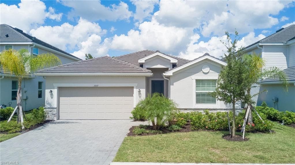 2667 Scarlet Way, Naples, FL 34120-1