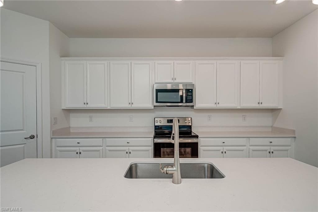 2667 Scarlet Way, Naples, FL 34120-5