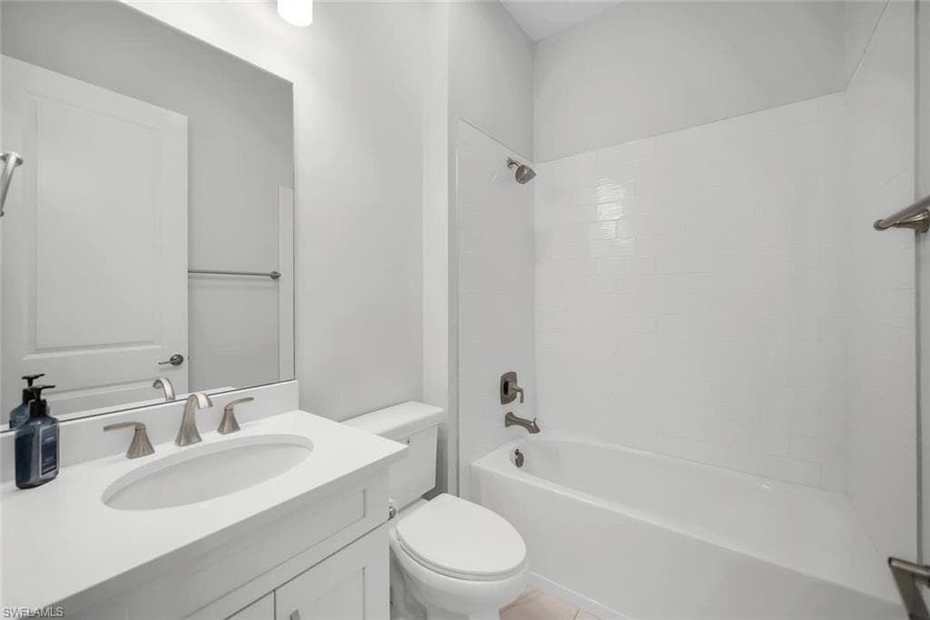 15107 Pescara St, Naples, FL 34114-15