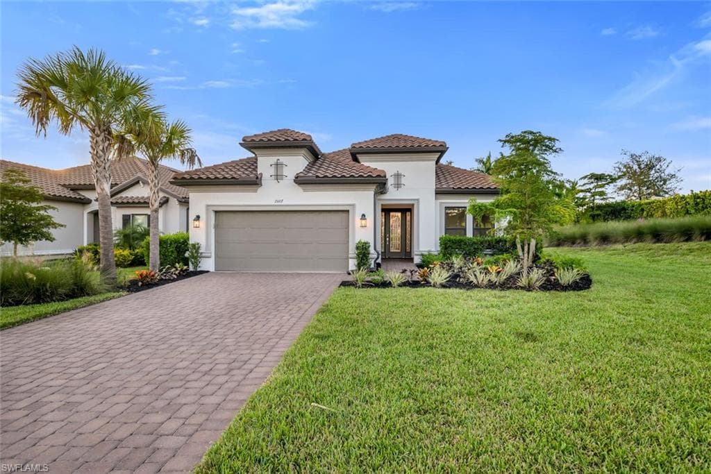15107 Pescara St, Naples, FL 34114-2