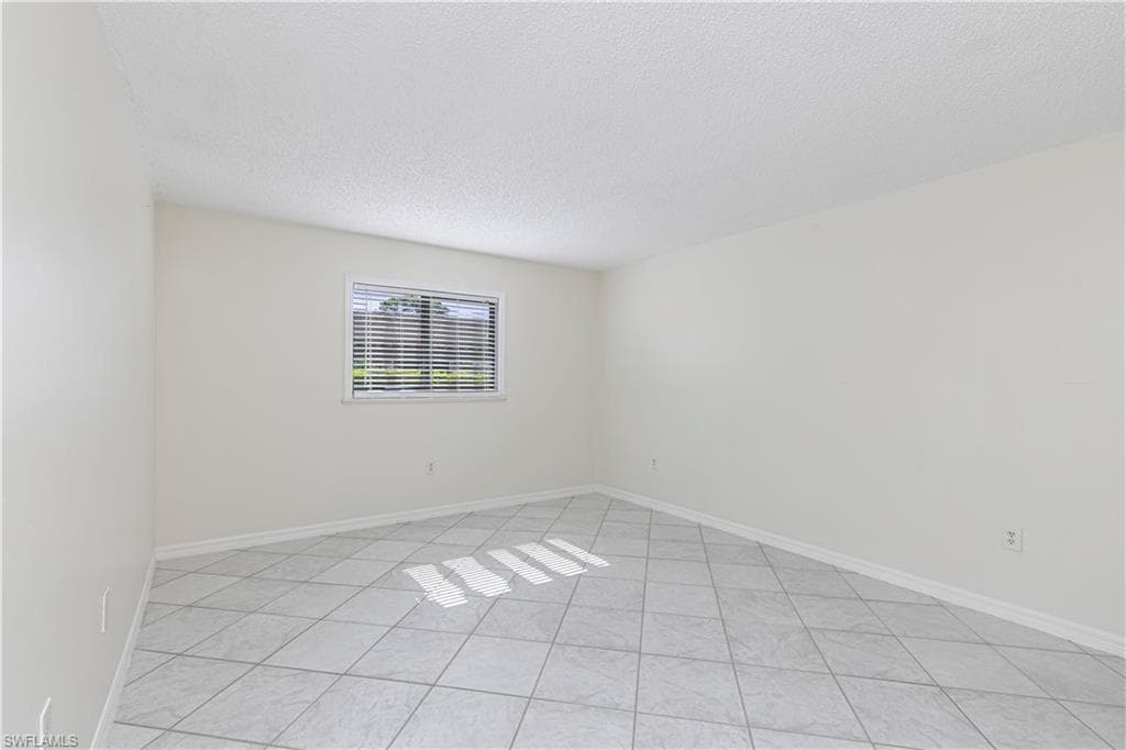 9395 Pennsylvania Ave 24, Bonita Springs, FL 34135-12