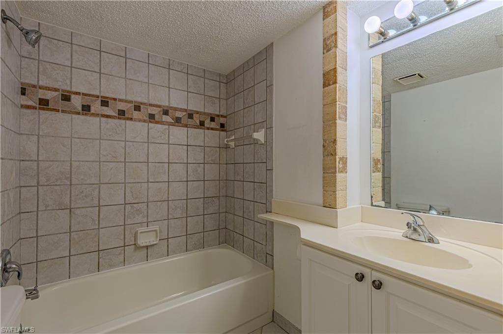 9395 Pennsylvania Ave 24, Bonita Springs, FL 34135-14