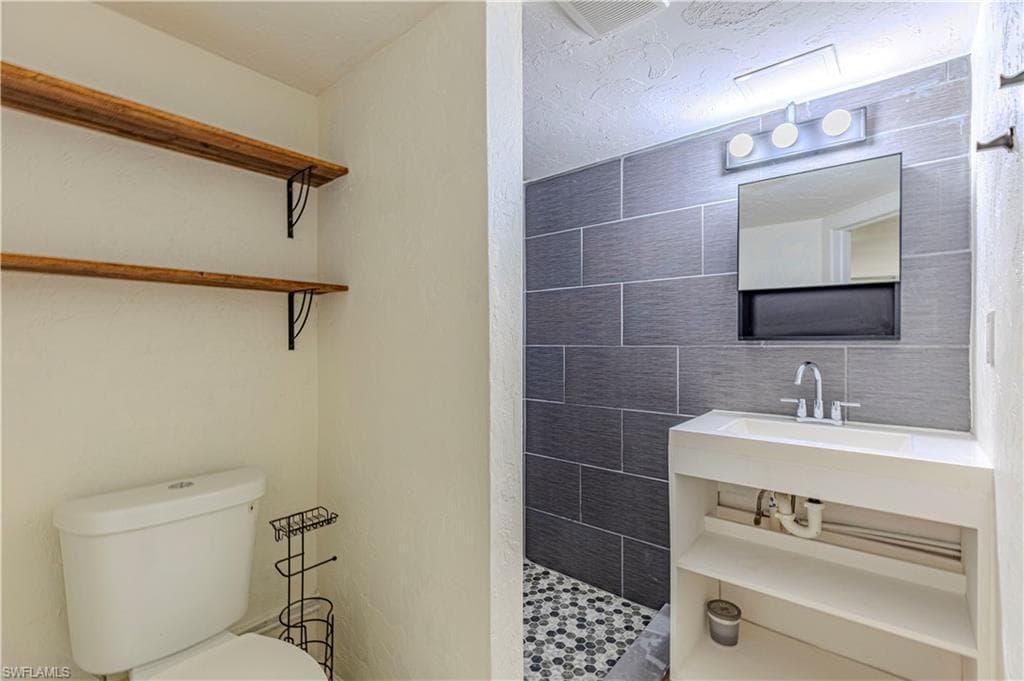 9395 Pennsylvania Ave 24, Bonita Springs, FL 34135-33