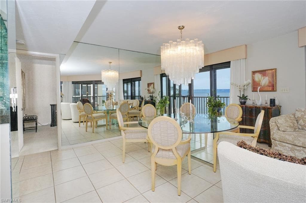 9653 Gulf Shore Dr 303, Naples, FL 34108-8