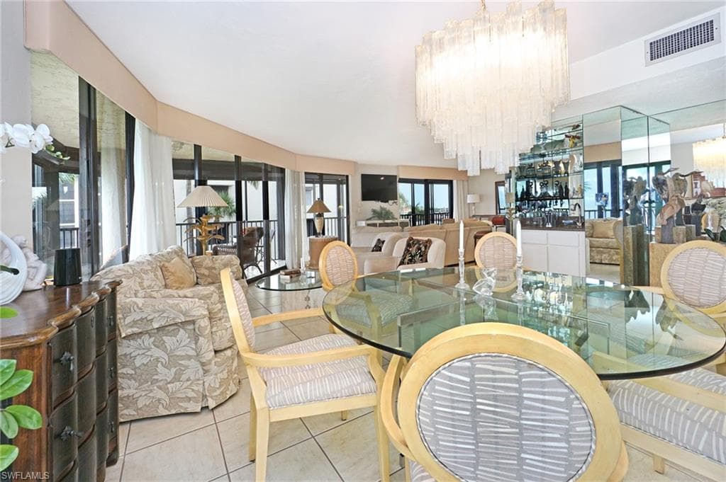 9653 Gulf Shore Dr 303, Naples, FL 34108-9