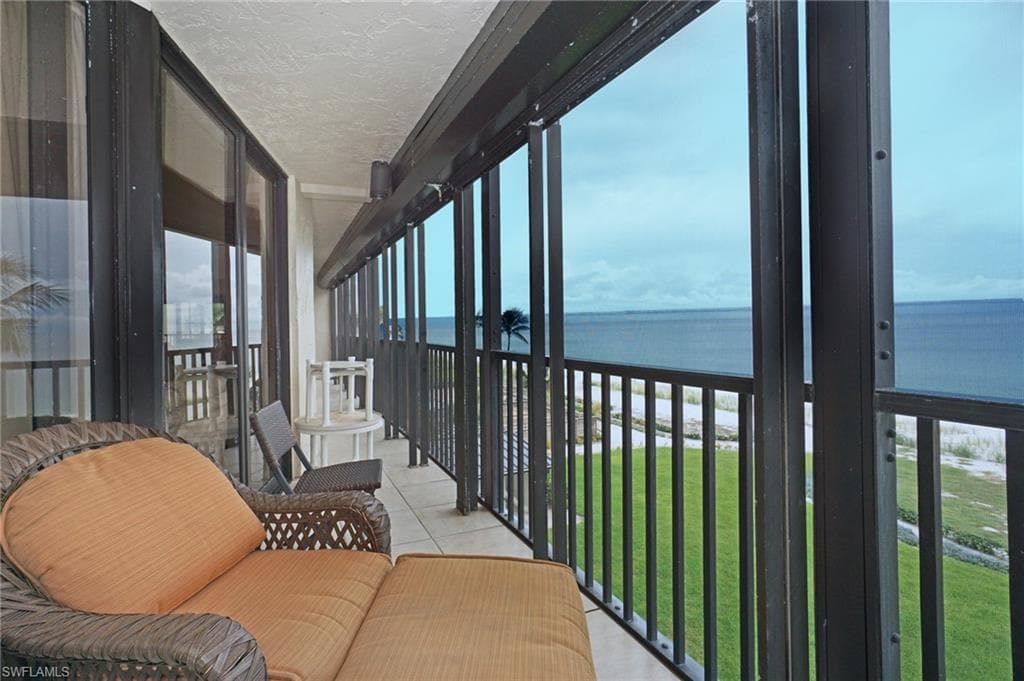 9653 Gulf Shore Dr 303, Naples, FL 34108-11