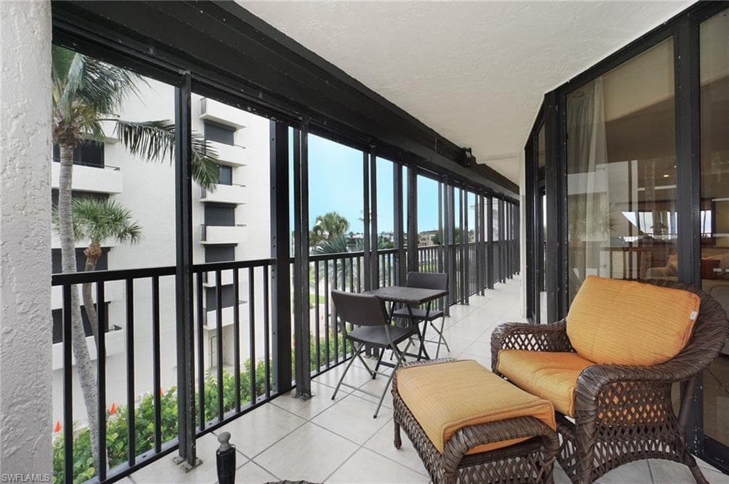 9653 Gulf Shore Dr 303, Naples, FL 34108-12