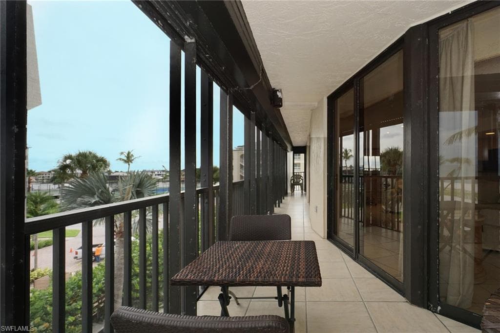 9653 Gulf Shore Dr 303, Naples, FL 34108-13