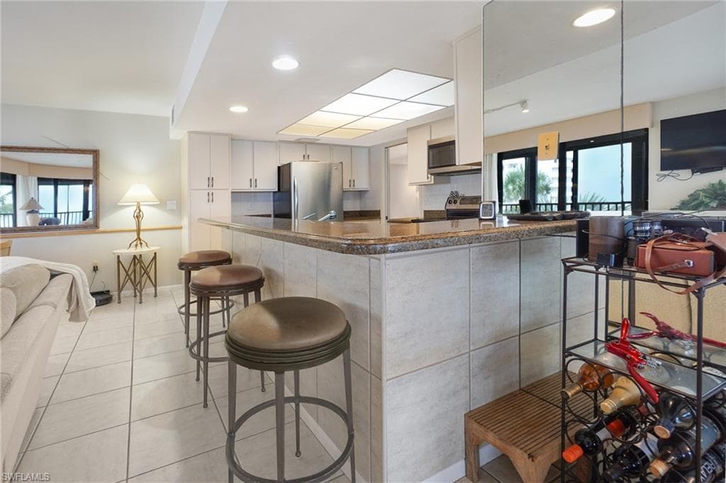9653 Gulf Shore Dr 303, Naples, FL 34108-16